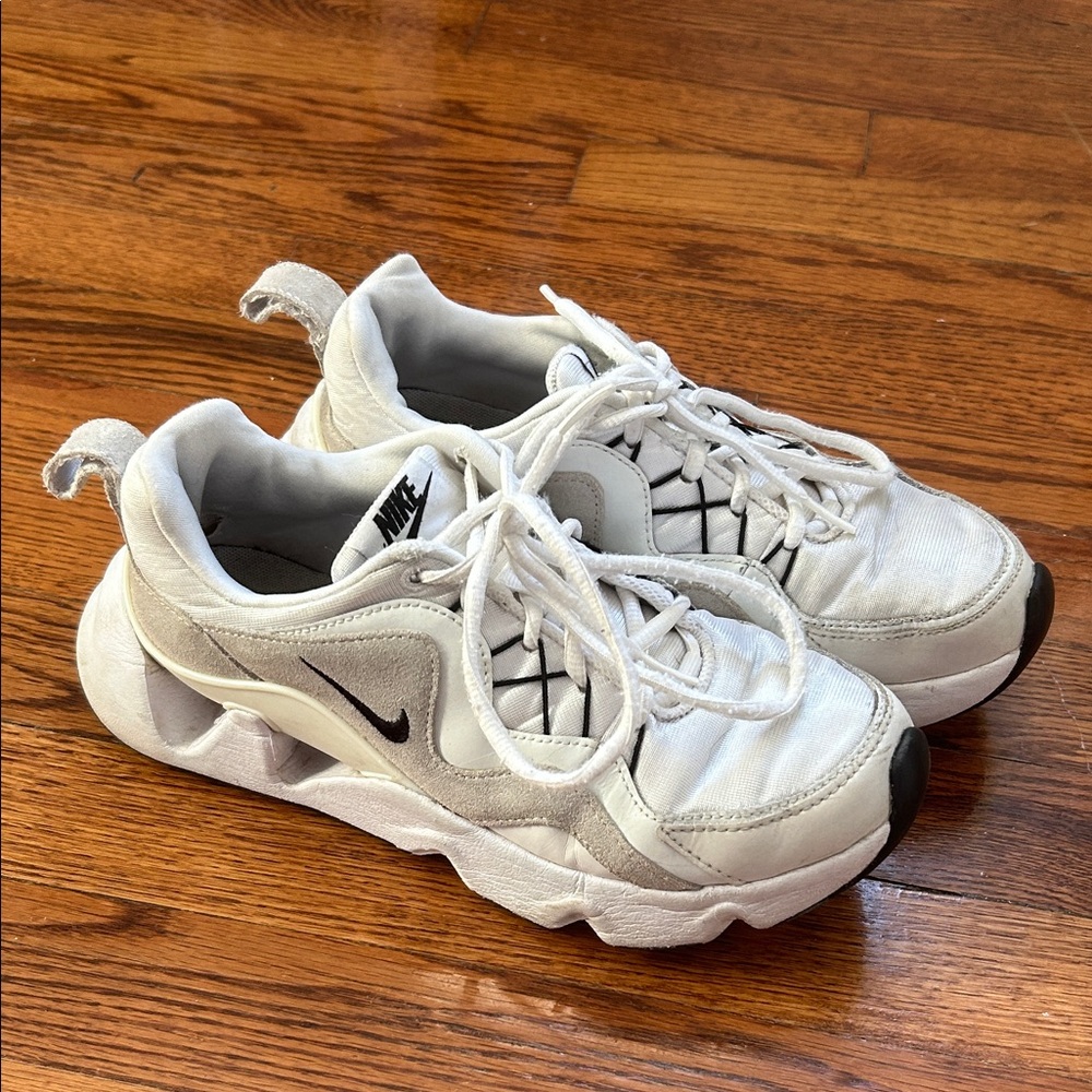 nike ryz women’s sneakers